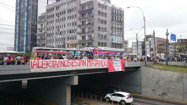 Protestan frente al Estadio Nacional contra la violencia a la mujer