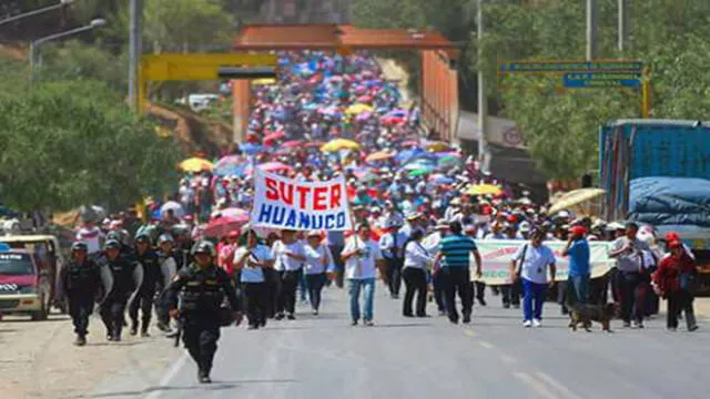 Docentes de Huánuco siguen protestando