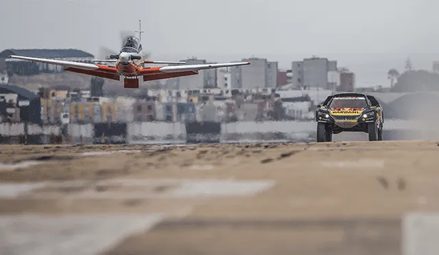 Dakar 2019: mira la curiosa competencia de velocidad entre un auto y una aeronave [VIDEO]