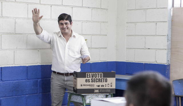 Oficialista Carlos Alvarado gana las elecciones 