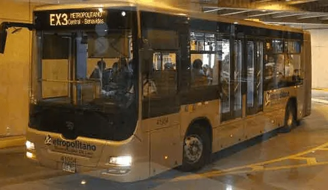 Bus del Metropolitano queda varado cerca a Estación Central y origina gran tráfico [VIDEO]