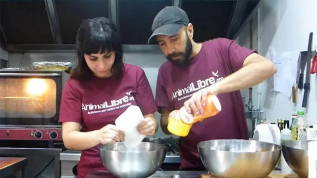 Javier Guarascio utiliza su canal de Youtube, para dar recetas de cocinas veganas. Foto: Difusión