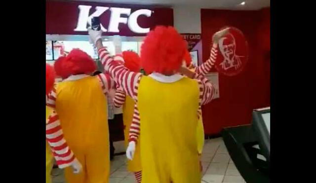 Facebook: Grupo de ‘Ronald McDonalds’ se burla de KFC y el video se vuelve viral