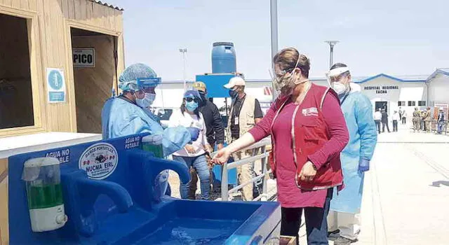 visita. Ministra de la Mujer, Rosario Sasieta Morales, ingresó al hospital que construye la Región.