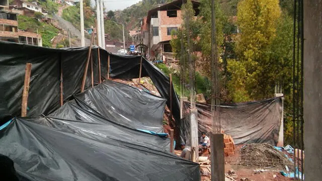 Cusco: Derrumbe de construcción casi mata a dos obreros [VÍDEO]
