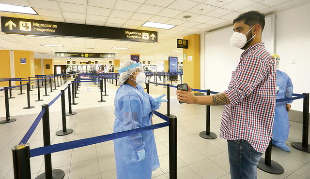 Protocolo. Los pasajeros deberán utilizar protector facial. Foto: Flavio Matos/La República