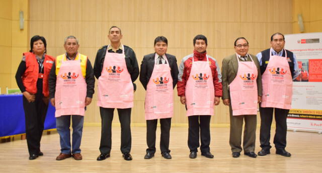 Tacna: con mandiles rosados autoridades concientizan sobre violencia hacia la mujer