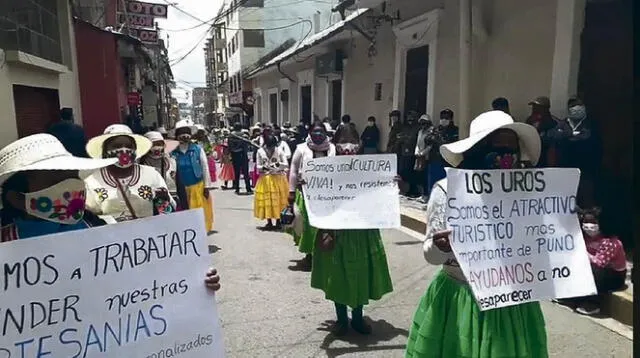 PROTESTA. Mujeres de los Uros no tienen ingresos por COVID