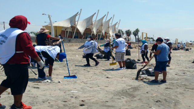 Chimbote: exreos y sentenciados limpiaron playas 
