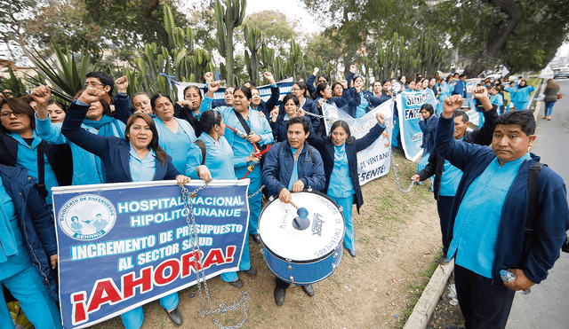 Enfermeros analizan propuestas del Minsa para ver si levantan huelga