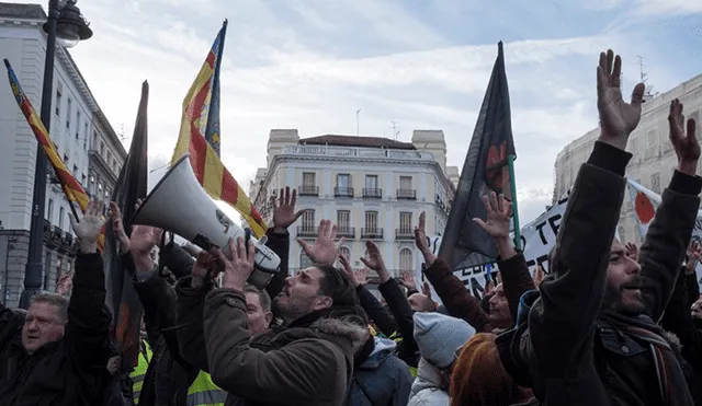 Madrid se resiste a la presión del taxi y no acepta el modelo catalán de VTC