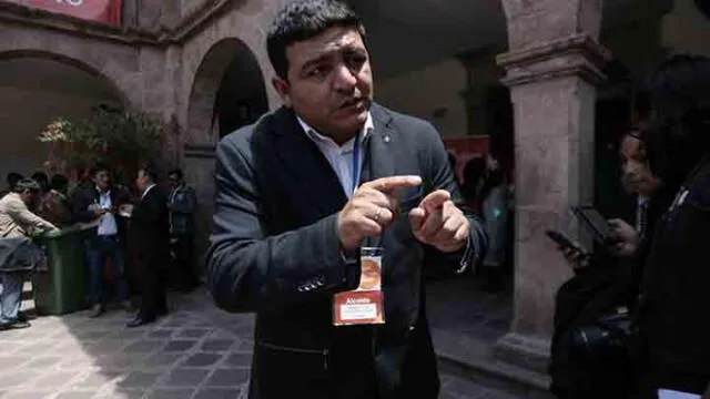 Cusco: Candidato Franklin Sotomayor inaugura obra aprovechando que es alcalde Santiago