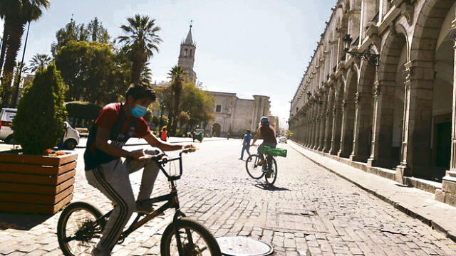 necesidad. Población usa bicicleta para evitar el contacto que existe en el transporte público.