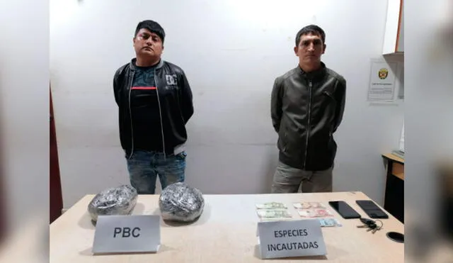En Virú fueron detenidos dos personas acusados de llevar droga en automóvil. Foto: PNP