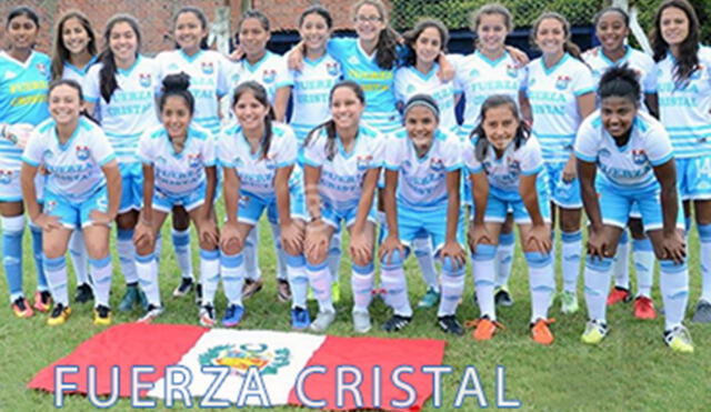 Equipo femenino de fútbol peruano logra campeonato 