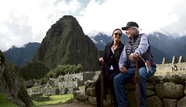 ¿Qué escribió Mario Vargas Llosa en el libro de visitantes ilustres de Machu Picchu?