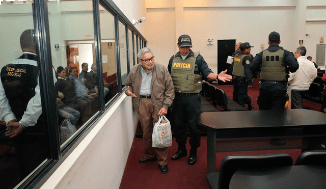Expulsan a Abimael Guzmán y su cúpula de audiencia por caso Tarata 