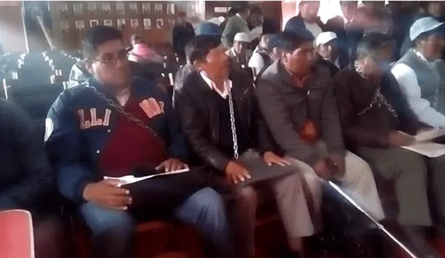 Puno: Dirigentes se encadenan en local municipal [VIDEO]