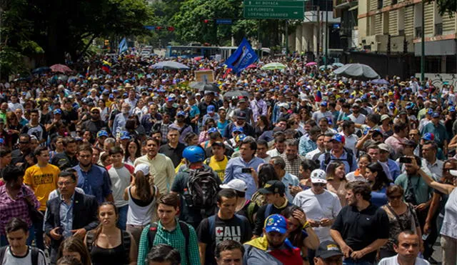 Venezolanos en Lima se reúnen para protestar contra la dictadura de su país