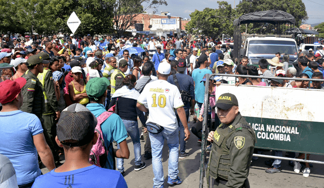 200 mil venezolanos han cruzado la frontera Colombia-Ecuador en tres meses