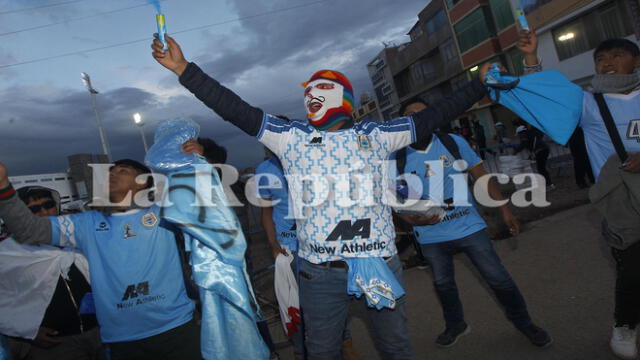 La fiesta también se vivió en afueras del estadio de Juliaca.