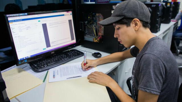 En este concurso se otorgarán 10 becas para estudiar carreras universitarias o técnicas. Foto: Pronabec