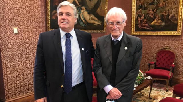 El sociólogo peruano Héctor Béjar y el canciller uruguayo Francisco Bustillo se reunieron esta tarde. Foto: Cancillería de Uruguay