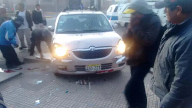 Mototaxista casi pierde la vida tras violento choque en Puno [VIDEO]