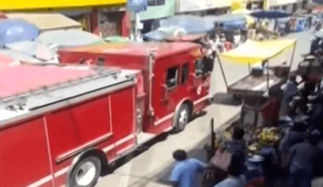 San Martín de Porres: Comerciantes obstruyen el paso de los bomberos [VIDEO]