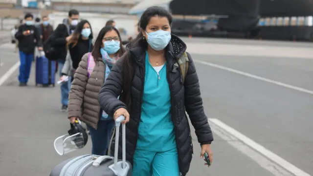 Jóvenes médicos y enfermeras llegan a Tacna para luchar contra la COVID-19 y salvar vidas. Foto: EsSalud