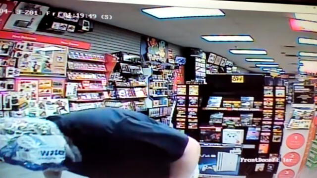 YouTube Viral: Ladrón roba tienda de videojuegos, pero olvida un detalle [VIDEO]