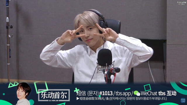 Renjun es locutor en un programa de radio dirigido a fans chinos.