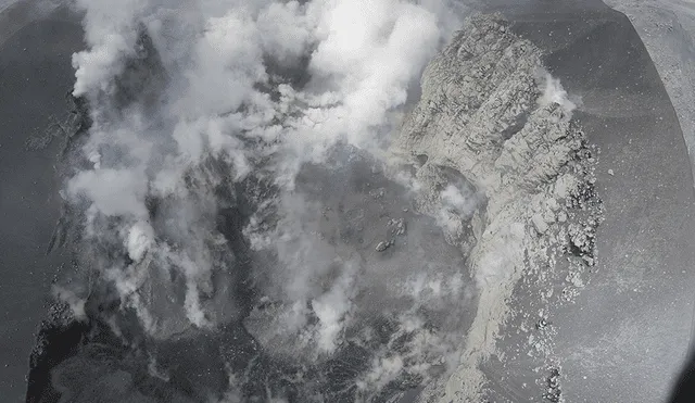 Obtienen primeras imágenes del cráter del Sabancaya desde el inicio de su erupción [FOTOS y VIDEO]