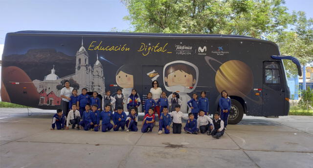 Bus itinerante lleva educación digital a escolares de Moquegua.