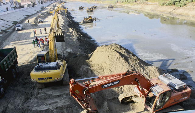 Aumento de caudal del río Piura pone a prueba obras de descolmatación