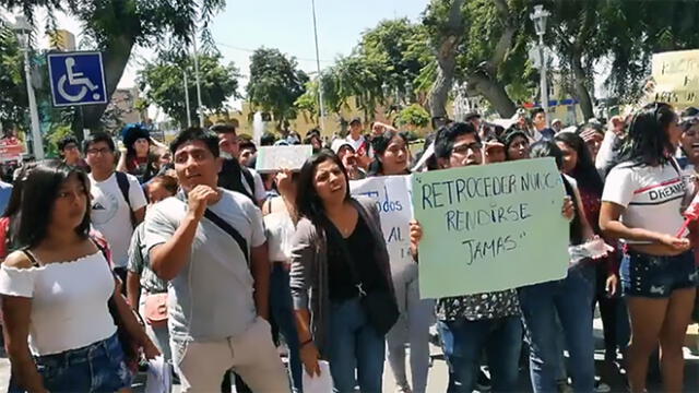 Estudiantes toman local ante cierre de filial de Universidad del Callao [VIDEOS]