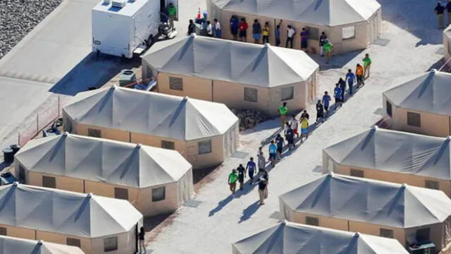 Estados Unidos traslada a niños inmigrantes a campamento en desierto