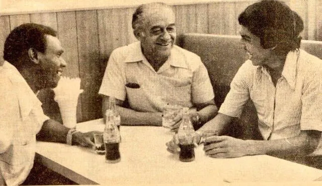 'Perico' Leon (izq), Juan Valdivieso (cen) y Jaime Duarte (der) en la charla que sostuvieron en febrero de 1976. Captura: Revista Ovación.