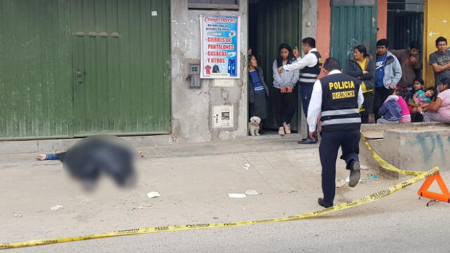 propietarios de vivienda en calle Los Regadores se percataron del cadáver de víctima. (Foto: Cristhian Moreno / La República)