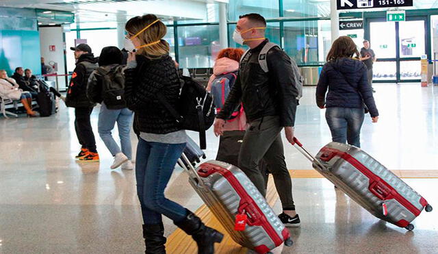 Pasajeros a principios de semana en el aeropuerto Leonardo Da Vinci de Roma. Foto: EFE