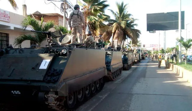 Ejército despliega tanques hacia la frontera con Ecuador