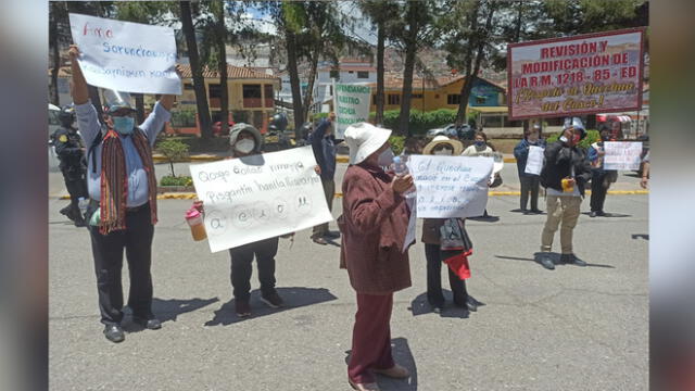 Cusqueños protestan y piden que Ministerio Educación respete el quechua pentavocálico. Foto: La República