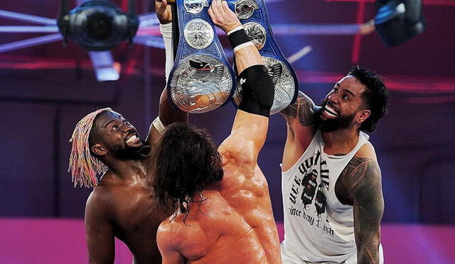 John Morrison se midió con Kofi Kingston y Jimmy Uso  en WWE Wrestlemania 36. Foto: WWE