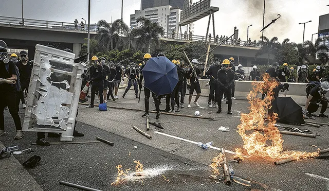 Antigubernamental. Hongkoneses persisten en su lucha en las calles para exigir más libertades ciudadanas.