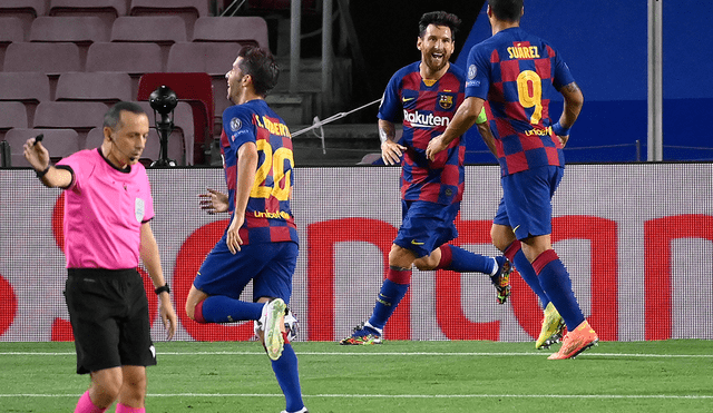 Hincha del Barcelona llora en la reja del Camp Nou ante la posible partida de Messi. Foto: AFP