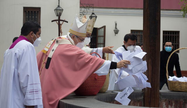 Así se celebra el aniversario de la primera santa de América en la Iglesia de Santa Rosa de Lima. Fotos: John Reyes/La República.