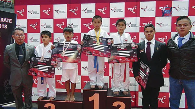 Karatecas chiclayanos alzan el título nacional