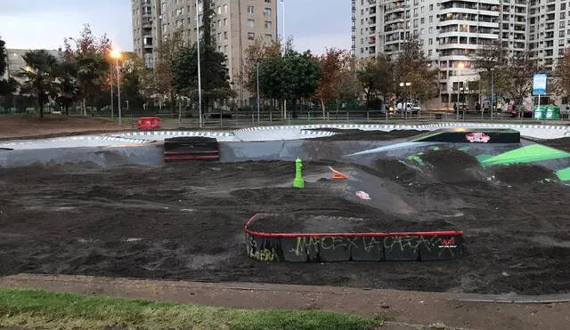 El skatepark fue sepultado con 5 toneladas de tierra. | Foto: Municipalidad de Santiago