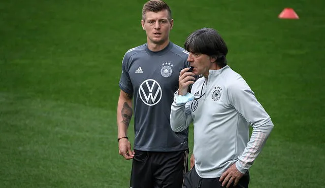 Toni Kroos consideró que Joachim Low no dará marcha atrás en su decisión de ya no contar con Muller en la selección. Foto: AFP.