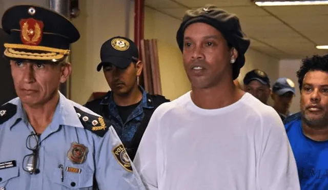 Ronaldinho rompe su silencio tras quedar detenido en Paraguay.